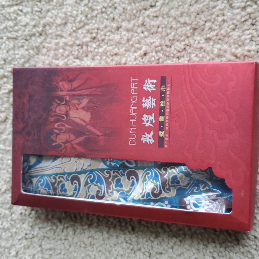 Scarf with box